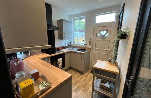 Contemporary & Chic inner terrace 5 mins from Barnsley town centre - Foto 4