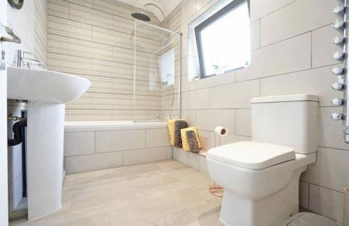 Home from home - 4 Double Bed House with Parking - Foto 22