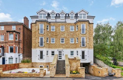 Luxury 2-Bedroom Apartment, Leatherhead, Sleeps 4 - Photo 22