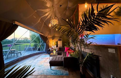 Sunridge Geodome with private Hot tub - Foto 2