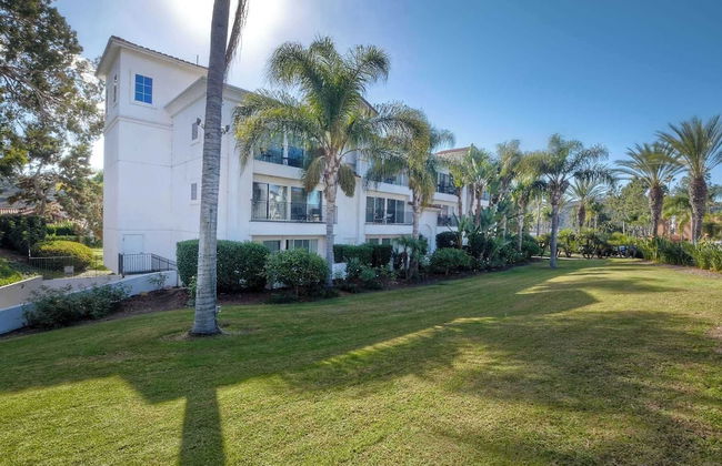 Southern Exposure w/ Private Balcony - Foto 32