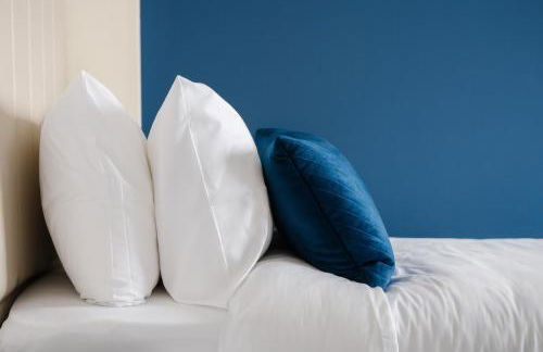 Modern 2 Bedroom House with Parking - Photo 47