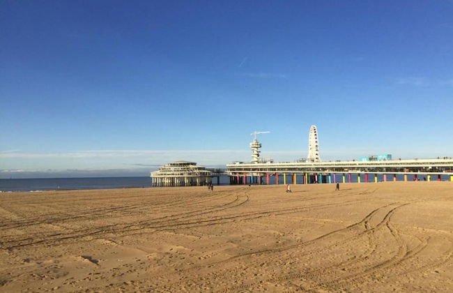 Stylish Harborfront Escape - Photo 36