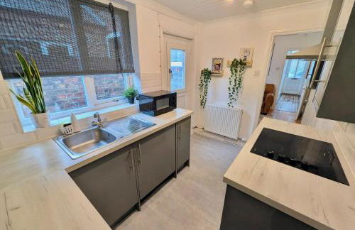 The Heritage Hideaway - King bed, Free parking, Walk to c-centre & Hospital - Foto 11