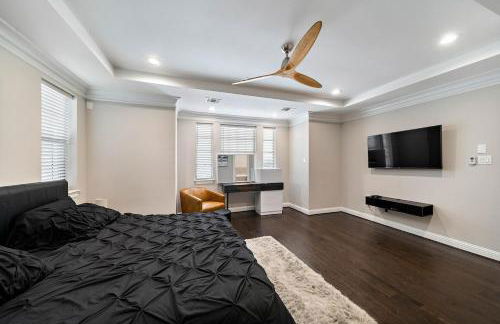 Modern Loft Unit with Patio at the Galleria - Foto 29