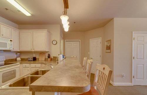 Community Pools and Beach Smith Mountain Lake Condo - Foto 10