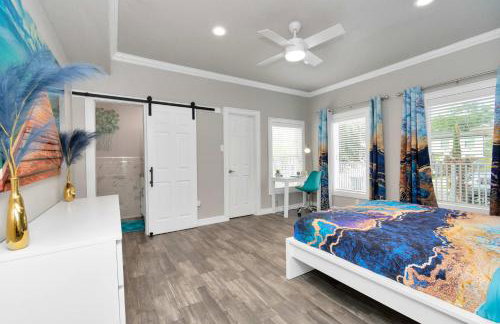 Prolific Blue Oasis near Med Ctr Dwntwn Galleria - Photo 10