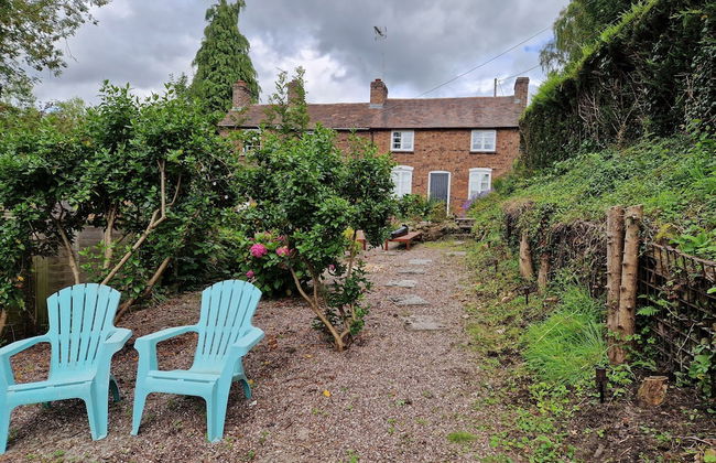 Lovely 2-bed Cottage in Coalbrookdale Telford - Photo 18