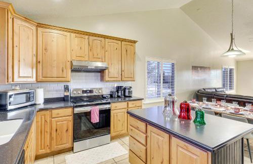 Hike, Golf and Ski Family Home in South Jordan - Foto 7