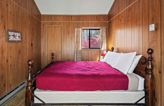 Mohegan by Avantstay Private Dock + Firepit Community Pool + Beach - Photo 20