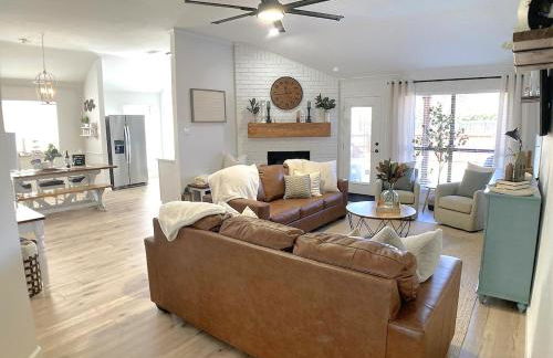 Stunning Newly Renovated 3BR 2B Home Hot Tub Game Room - Foto 1