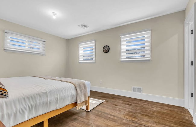 Fall Getaway With Hot Tub Fire Pit and Games - Photo 20