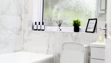 Modernised 3 Bed House - Photo 4