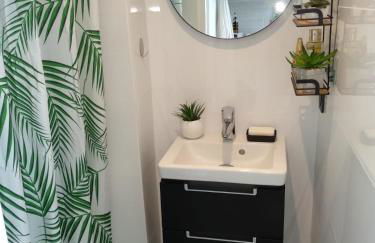 Charmant logement Guidel Plage, vue mer, piscine chauffée, avec une chambre - Foto 13