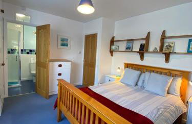 Three Gables, West Wight village house, Sleeps 10 - Photo 3