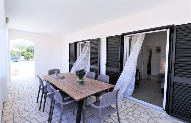 Villa Mendula Trogir - Luxury villa by the beach - heated pool - lush green garden - Photo 105