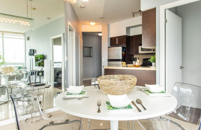 QuickStay CN Tower View Condo in Fort York - Foto 19