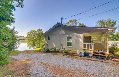 Lakefront Getaway with Porch in Athens Area! - Foto 27
