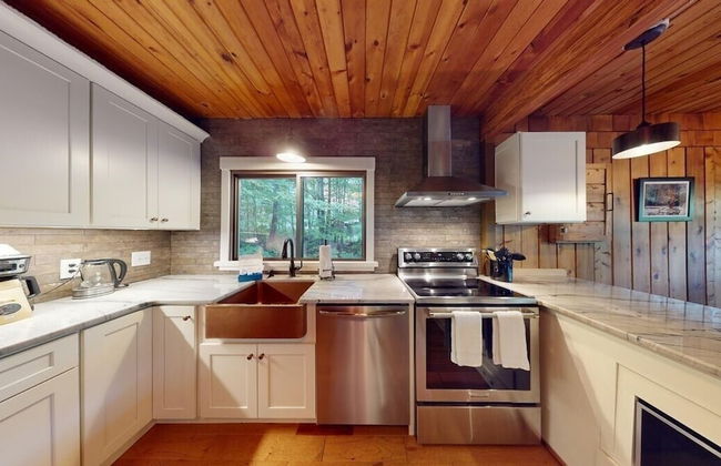 Treehouse Home Brought to you by GetAway Vacations - Photo 1