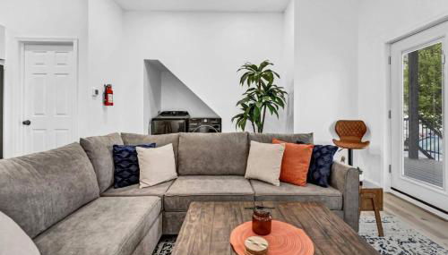 Stylish And Roomy Full House Dtwn - Photo 4