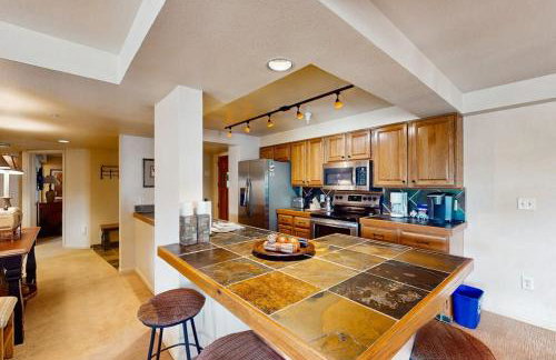 Torian Plum Condominiums - Foto 76