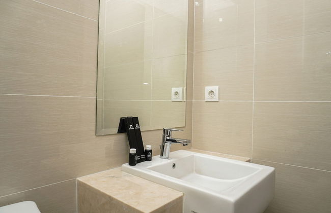 Minimalist Studio Room at Puri Mansion Apartment - Foto 7