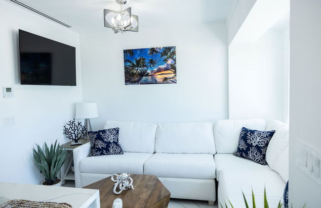 Dolphin Suites - Photo 10