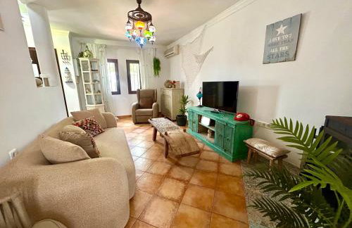 GATU Villa Lurberri, piscina privada, Parking, jardines -Mayores de 25 años y familias " - Foto 7