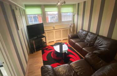 "Snooze Central" - City Centre Apartments above Victoria Centre Shopping Centre with full Kitchen in Milton Street - up to 4 Beds - most Central Location next to the Hilton Hotel - Outdoor Parking for Cars or Vans five pounds a day - Sunday 1pm Check-Out - Photo 46