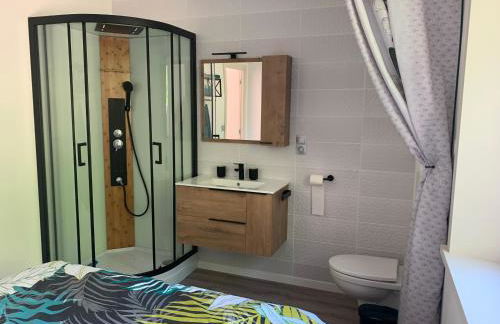 Petit appartement centre Barjac chez Art & Hasards - Photo 7