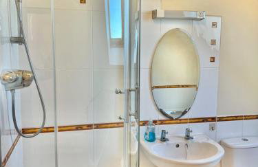 Big 6 Beds Home, Free Private Parking, TV, Garden - Foto 15