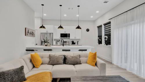 Elegant 3BR Home w/ Rooftop • 5 min to Downtown - Foto 2