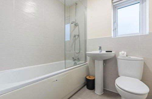 Spacious 4-Bed Home Near Cribbs & Bristol - Foto 15