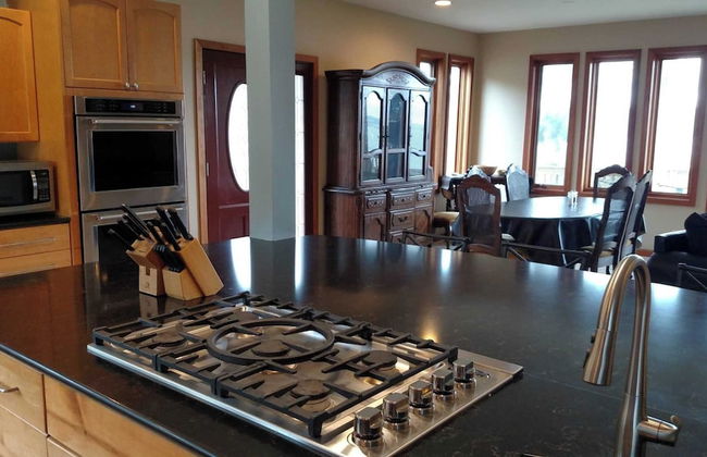 Harbor View Haven by Avantstay Private Backyard - Photo 13