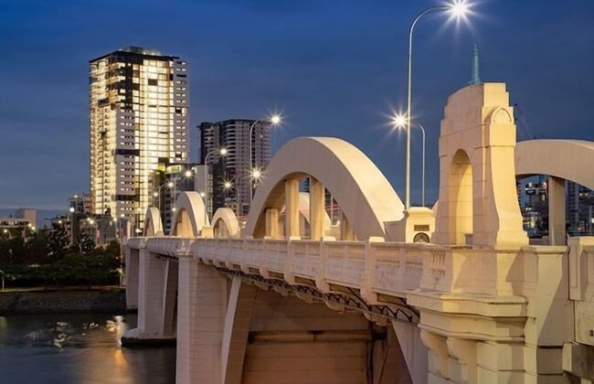 Charming Urban Retreat - Photo 19