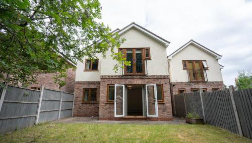 Emirates House, Luxe 5 Bed, with King sized Beds, next to Aiport & NEC, JLR 5 mins - Foto 5, Garden, Garden view