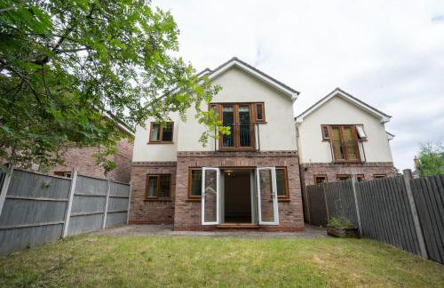 Emirates House, Luxe 5 Bed, with King sized Beds, next to Aiport & NEC, JLR 5 mins - Foto 5