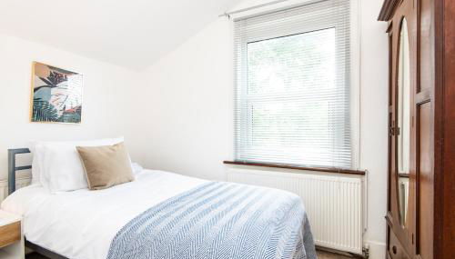 Single Room with a shared Kitchen and bathroom in a 5-Bedroom House at Hanwell - Foto 2