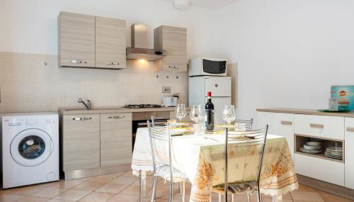 GuestHost - Casa del Giardino Apt with Shared Patio - Photo 3