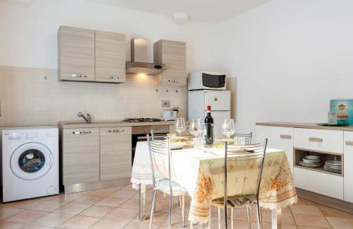 GuestHost - Casa del Giardino Apt with Shared Patio - Photo 3