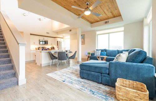 RiverWalk PentHouse Oasis w/Free Parking Gym Pool - Photo 48