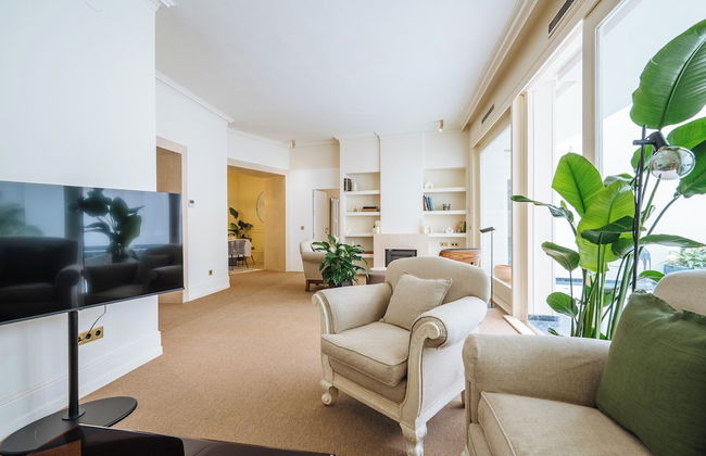 Luxurious Apartment with Patio and Pool - Foto 16