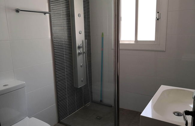 Villa con gran piscina en zona residencial - Photo 11