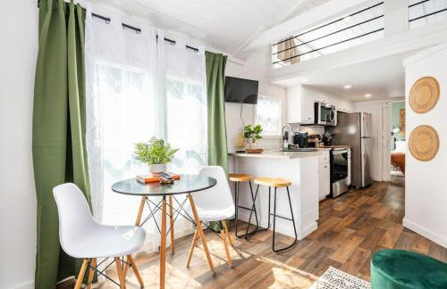 6 A Little Wanderlust Lux Tiny House, Firepit, Boat Parking, 5 Mins to Lake, Downtown - Foto 5