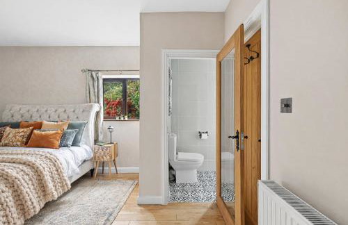 Meadow House with Driveway Parking, Spacious Garden, Fast Wifi and Smart TVs by Yoko Property - Foto 5