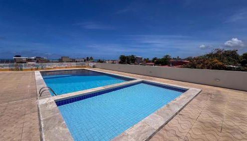 Apto com Varanda, Vista e Piscina a 50m da Praia - Foto 5