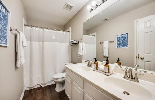 Heart of Grand Prairie 4BD with Pool & Game Room - Foto 26