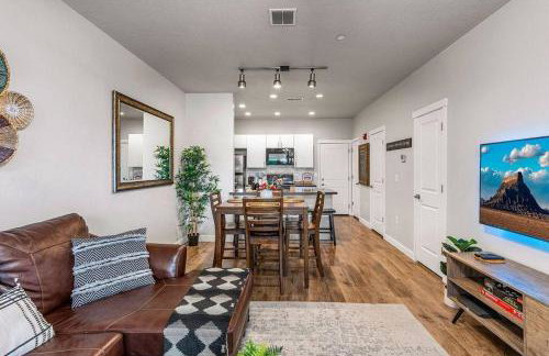 Spacious 2-Story, Pet&Fam Friendly, WFH, Gym&Pool - Foto 56