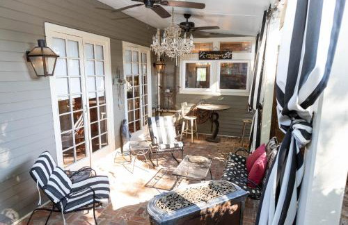 The Dollhouse - 3 Bed, 2 Bath, Walk to Downtown - Foto 33