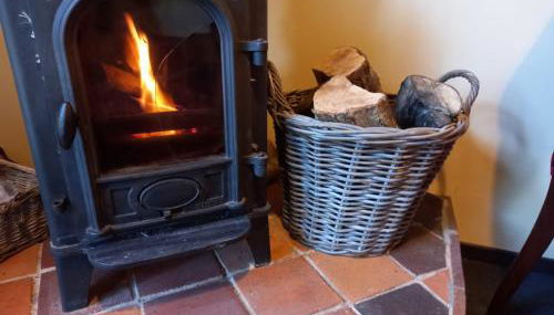 Adorable Hideaway with log fire and incredible views - Foto 5